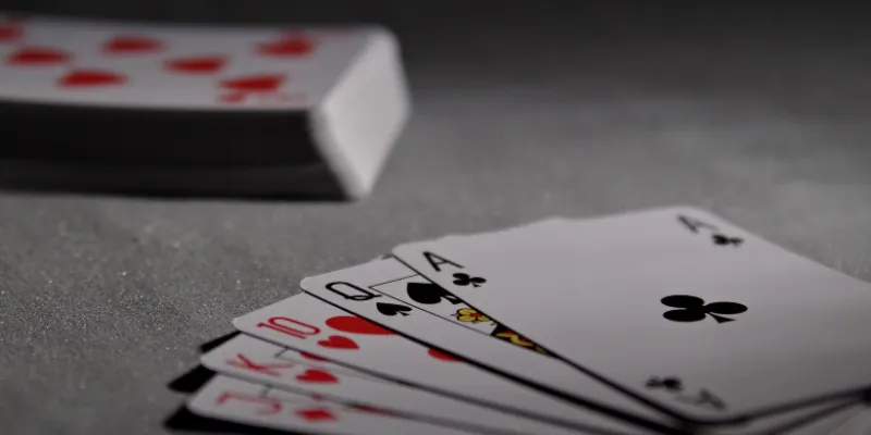 Chiến thuật chơi game bài Caribbean Stud Poker